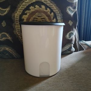 New Tupperware.  4pc One Touch Reminder Canisters.  No packaging.